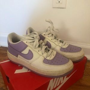 White/lavender Air Force 1’s